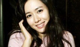 娱乐圈新热爆料女星,神秘女星身份曝光，背后故事令人震惊！